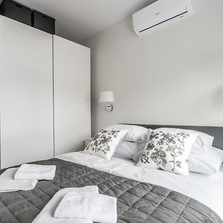 Mennica Residence Apartments By P&O Serviced Apartments وارسو الغرفة الصورة
